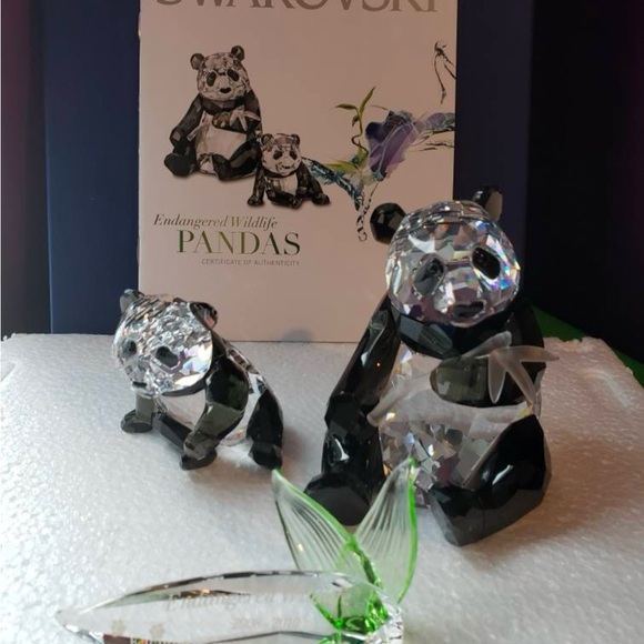 Swarovski crystal Pandas W/ original box and COA NEW - Picture 5 of 5